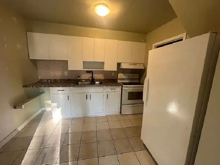 ELLIOT LAKE: 2 Bedroom unit close to downtown w/ yard & parking