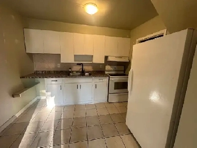 ELLIOT LAKE: 2 Bedroom unit close to downtown w/ yard & park...