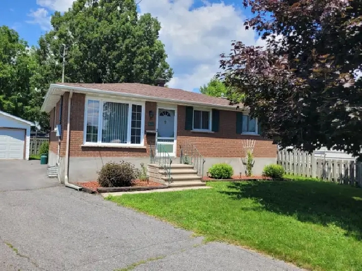 3 Bedroom Brick Bungalow
