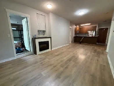 2 Bed   Den  2 Bath Condo with Private Yard in South Surrey