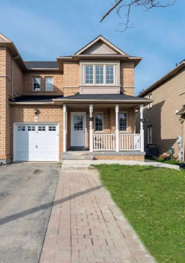 One Furnished Private Room to Rent in Brampton