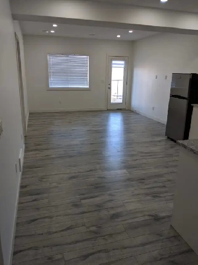 WALK-OUT LAKE VIEW LEGAL BASEMENT SUITE