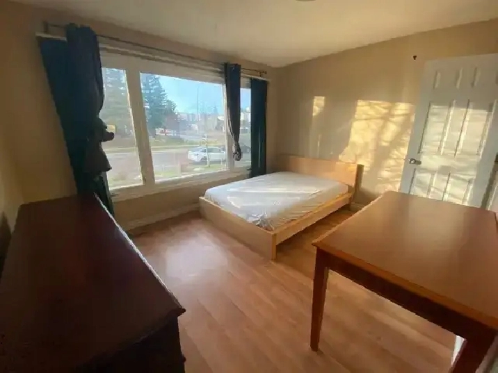 Furnished room 2 mins walk to Rundle Station