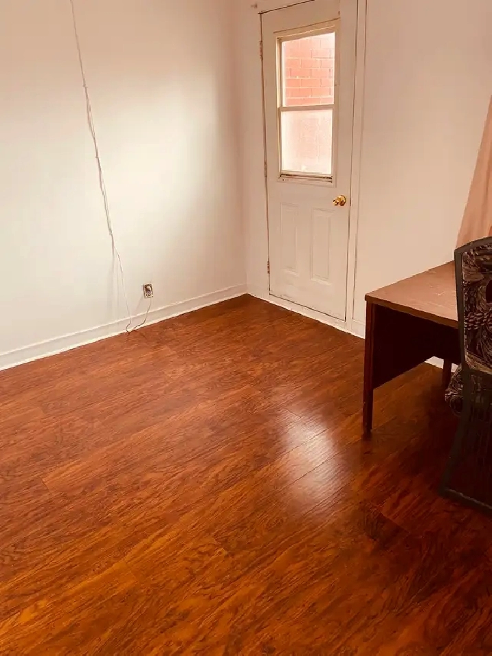 One bed room for rent in Montreal