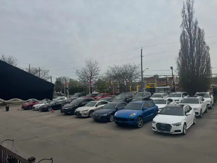 Car lot for Rent