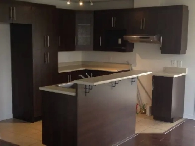 Grand 8 1/2 , Charlesbourg, 4  Chambres