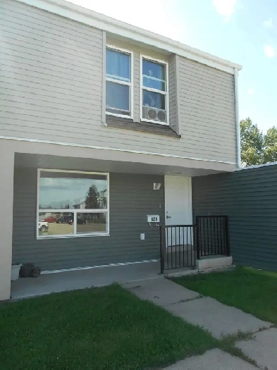 #4110- 3bedroom townhouse for rent in Grande Prairie. $1450