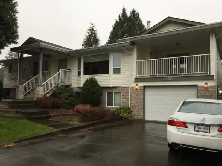 Spacious 4-Bedroom View Home Near Mill Lake – Available August 1