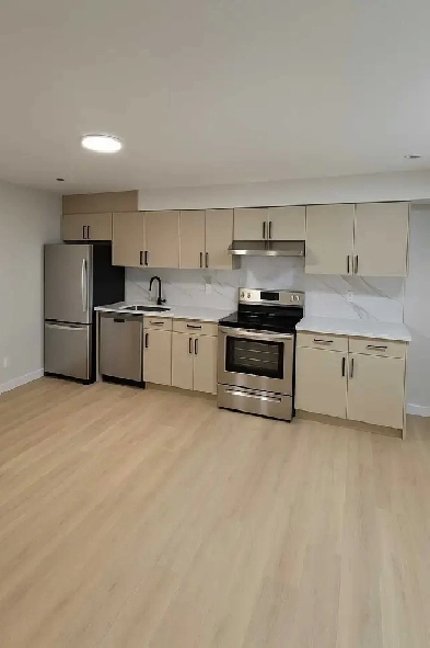 2 Bed 1 Bath Legal Suite Windermere