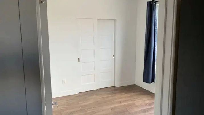 CHAMBRE DISPONIBLE IMMÉDIATEMENT