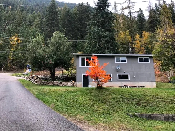 Two bedroom house on Kootenay Lake