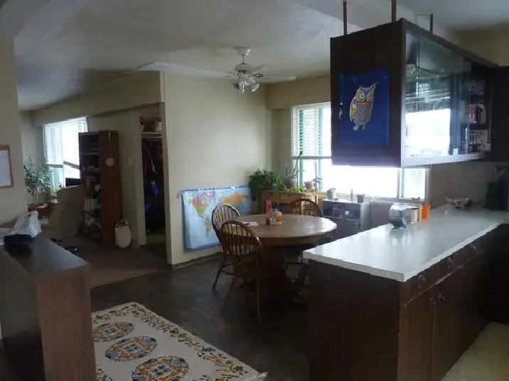 MAIN FLOOR 2 BEDROOM HOME FOR RENT
