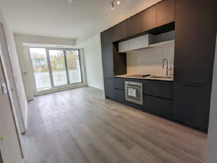 1 den, 2 bath $2,200/mth-6 David Eyer Rd