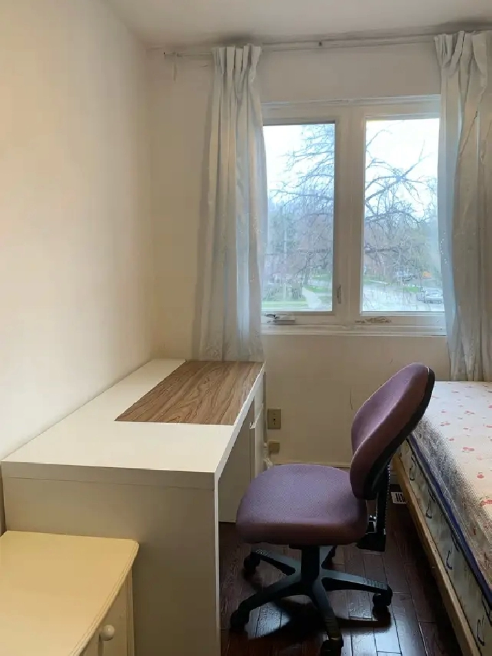 second floor room with parking for rent