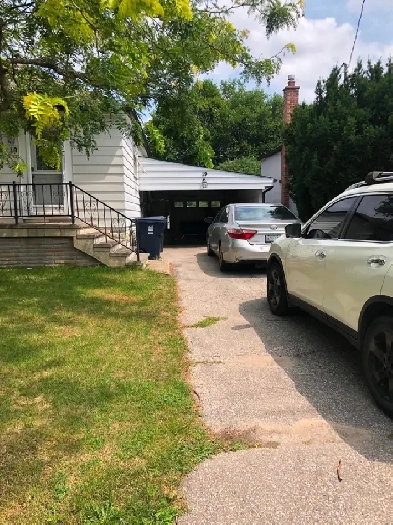 Main Floor Unit 4 Rooms Bungalow House in Scarborough for Rent