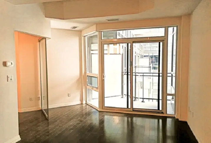Chic 1Bdrm Condo in Heart of Toronto – Live Where the City Lives