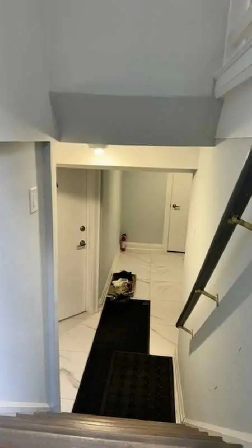 Beautiful 1 bedroom apt steps to Lawrence west subway station