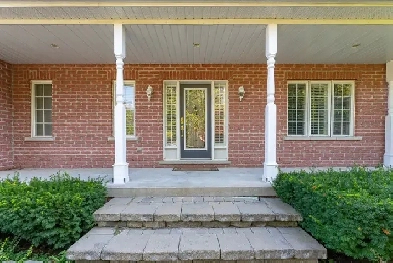 Luxury 4 BR Detached House for Rent in Prime Location Newmarket