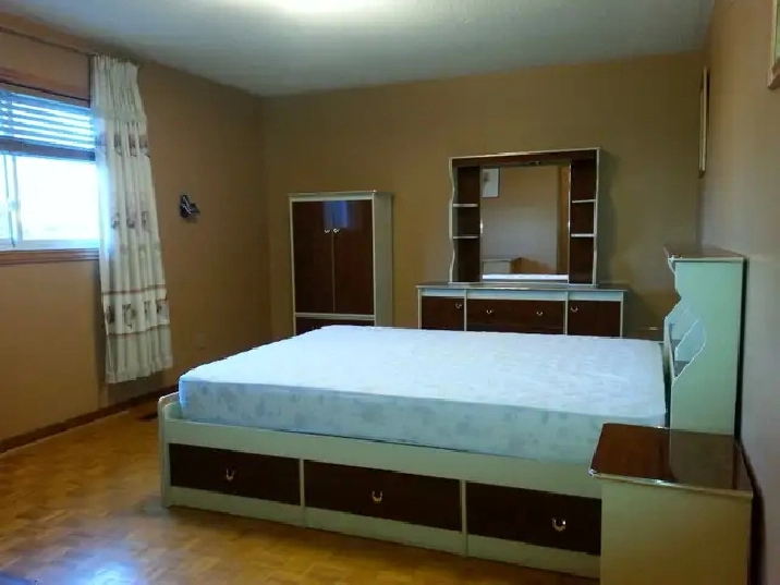 Mississauga Master Bedroom Private Bath Eglinton/ErinMills Pkwy