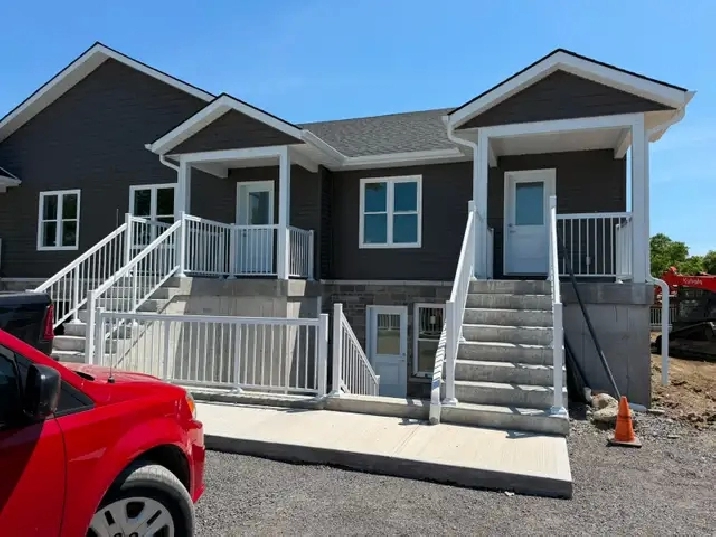 BRAND NEW 2 Bedrooms, 2-1 Bedrooms and a 3 Bedroom Cottage!