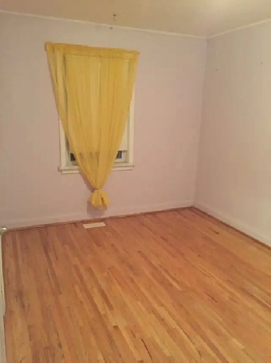 Private Furnished Room for Rent, steps to Subway