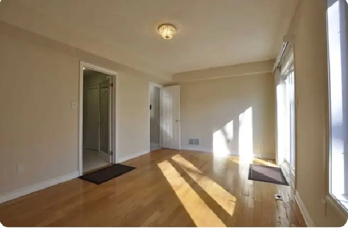 Private Room for Rent – Leaside Park Drive, East York