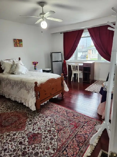 Spacious Furnished Master Bed/Rental One Female Only/5’ York...