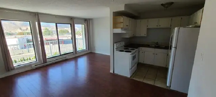 ✨ COZY • QUIET • PET-FRIENDLY ✨Beautiful 2 Bedroom — TOP FLOOR
