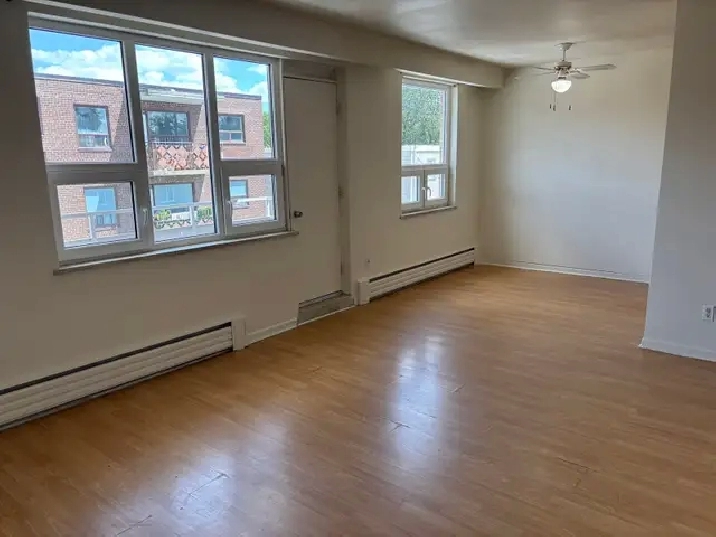 2 Bed Apartment in Richmond Hill for Rent