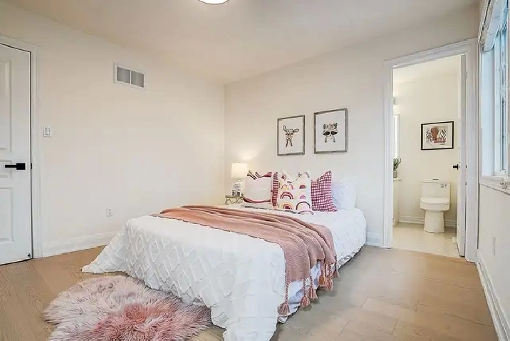 Affordable room for rent in Richmond hill starts from 900