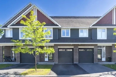 Beautiful townhouse for rent in Kanata Lakes