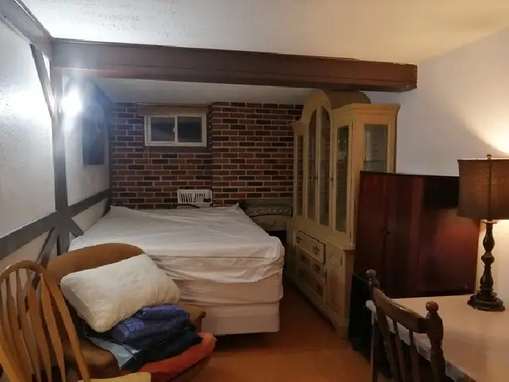 Aug 1, Large Bedroom QEW/Mississauga Rd, all included