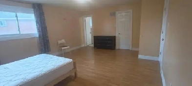 Rooms for rent, walking to Erin Mills Town Centre