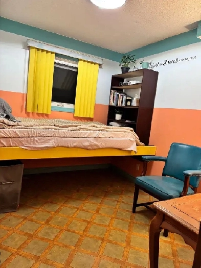 Roommate wanted in Lawson Heights. Private room