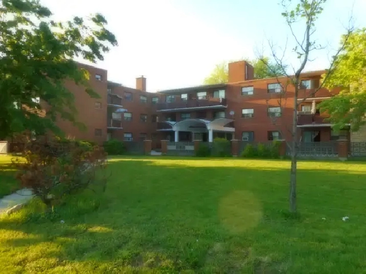 1 Bedroom Apt Available at 2685 King St E, Hamilton!!