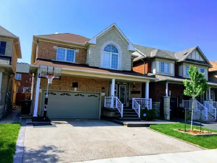 4 BDRM detached house for lease in castlemore