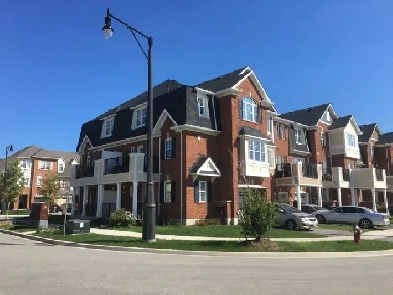 Private Room LADY Tenant @ Mt. Pleasant GO Station Brampton