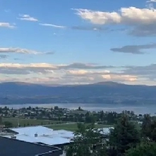 lake view room with private bathroom, near bridge for rent