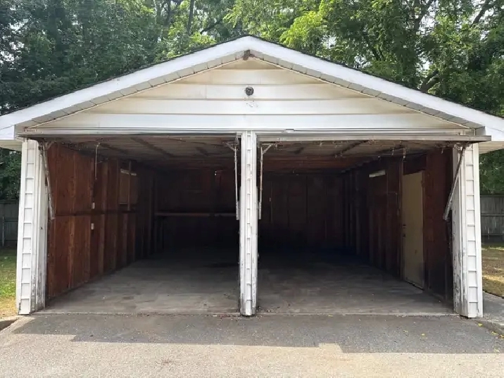 Garage For Rent