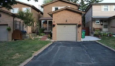 4 Bedroom, 2 Bath, 5 Parking, Detached House for Rent, Brampton,