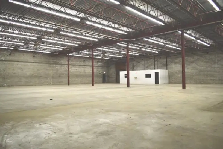 2,000 SqFt Commercial/Industrial Warehouse Available Immediately