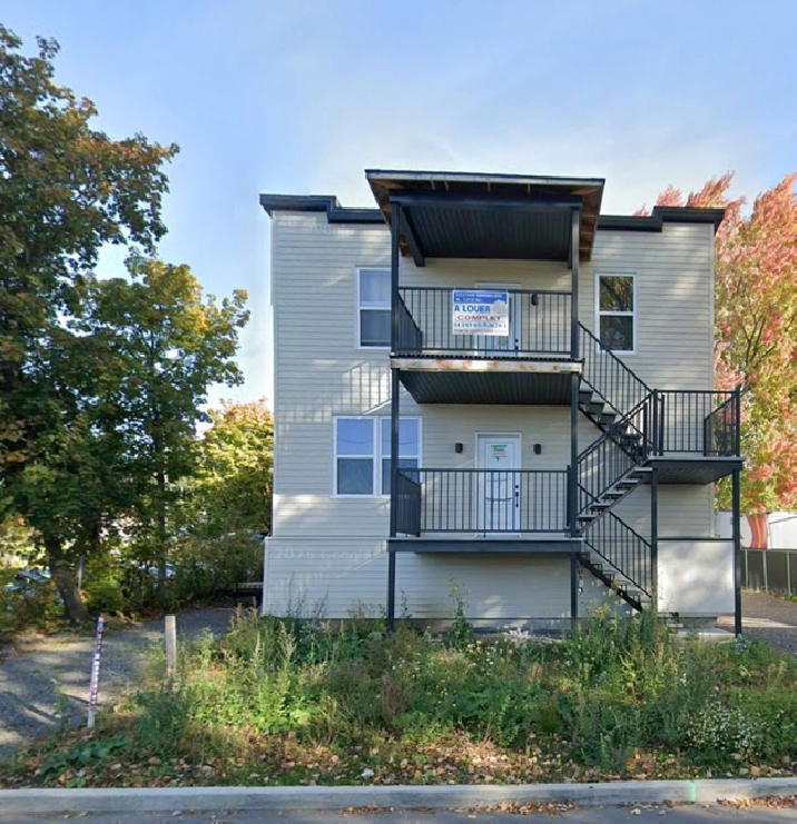 Superbe 3 1/2, Charlesbourg, Libre