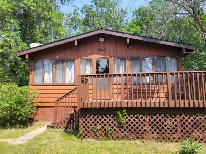 Well Maintained Cottage , just south of Grand Beach