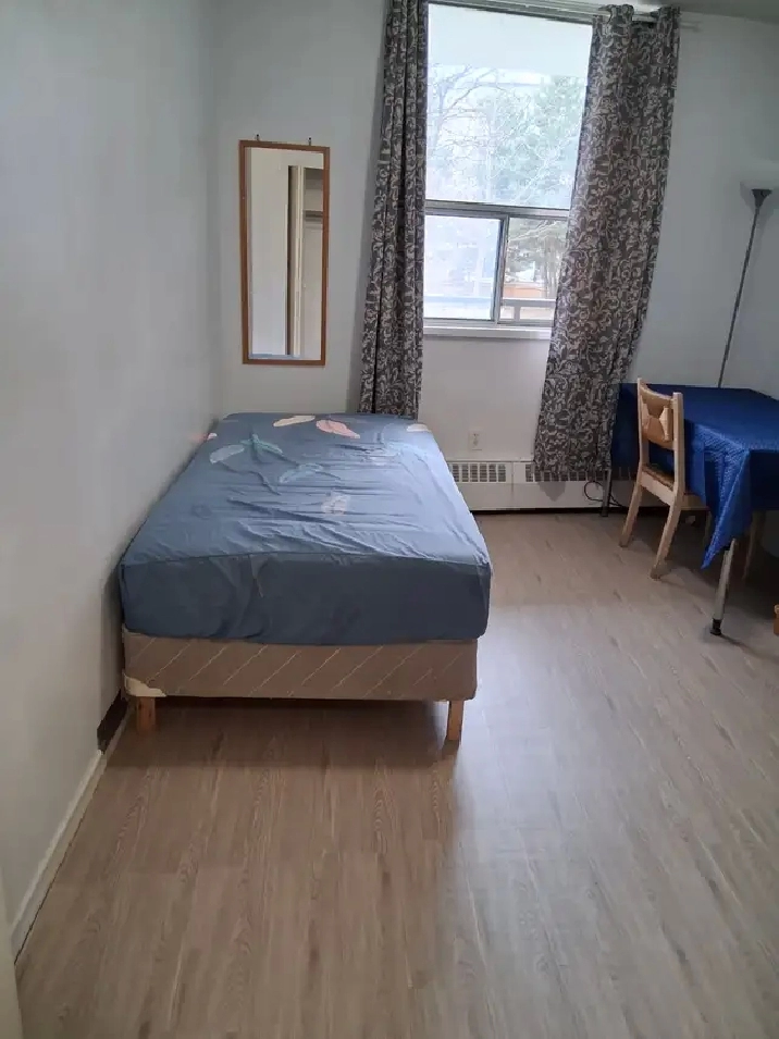 Apartment Room for Rent on Yonge Street  Close to Finch Subway