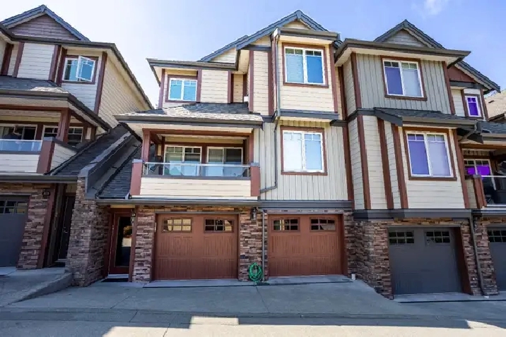 Beautiful 3 Bed/3 Bath Townhouse with Ocean View – Hammond Bay,