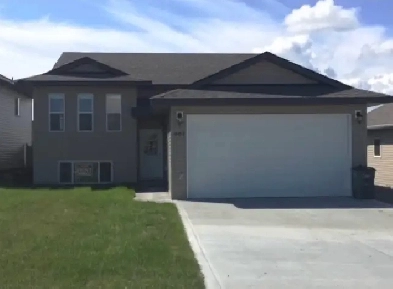 NEWER 3 BEDROOM W/DBL GRG & FCD YD, BEST AREA