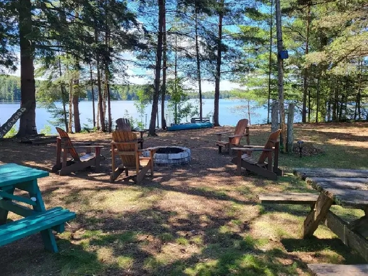 COTTAGE FOR RENT.HAIBURTON.1000FT WATERFRONT BLACK LAKE PRIVACY