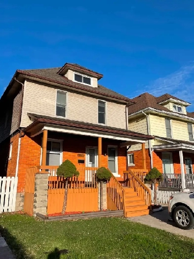 4 Bedroom House for rent near Downtown/University of Windsor