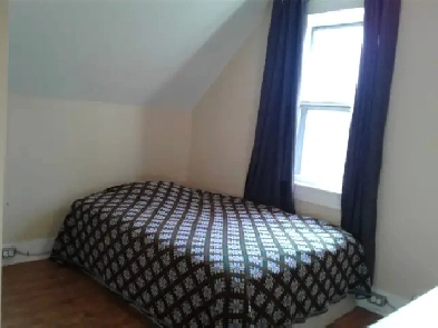 Rooms for rent immediately near UNB, Fredericton