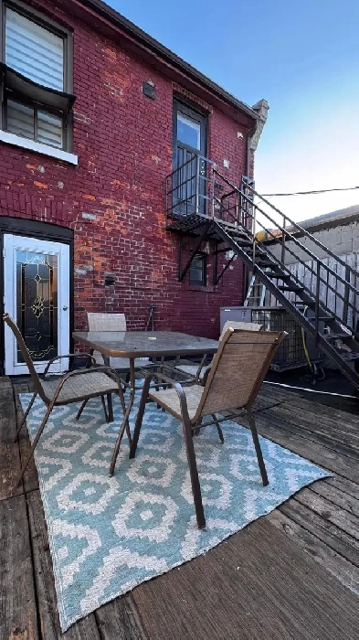 DOWNTOWN TORONTO, QUEEN & BATHURST, 3 BED, 1 BATH APT FOR RENT